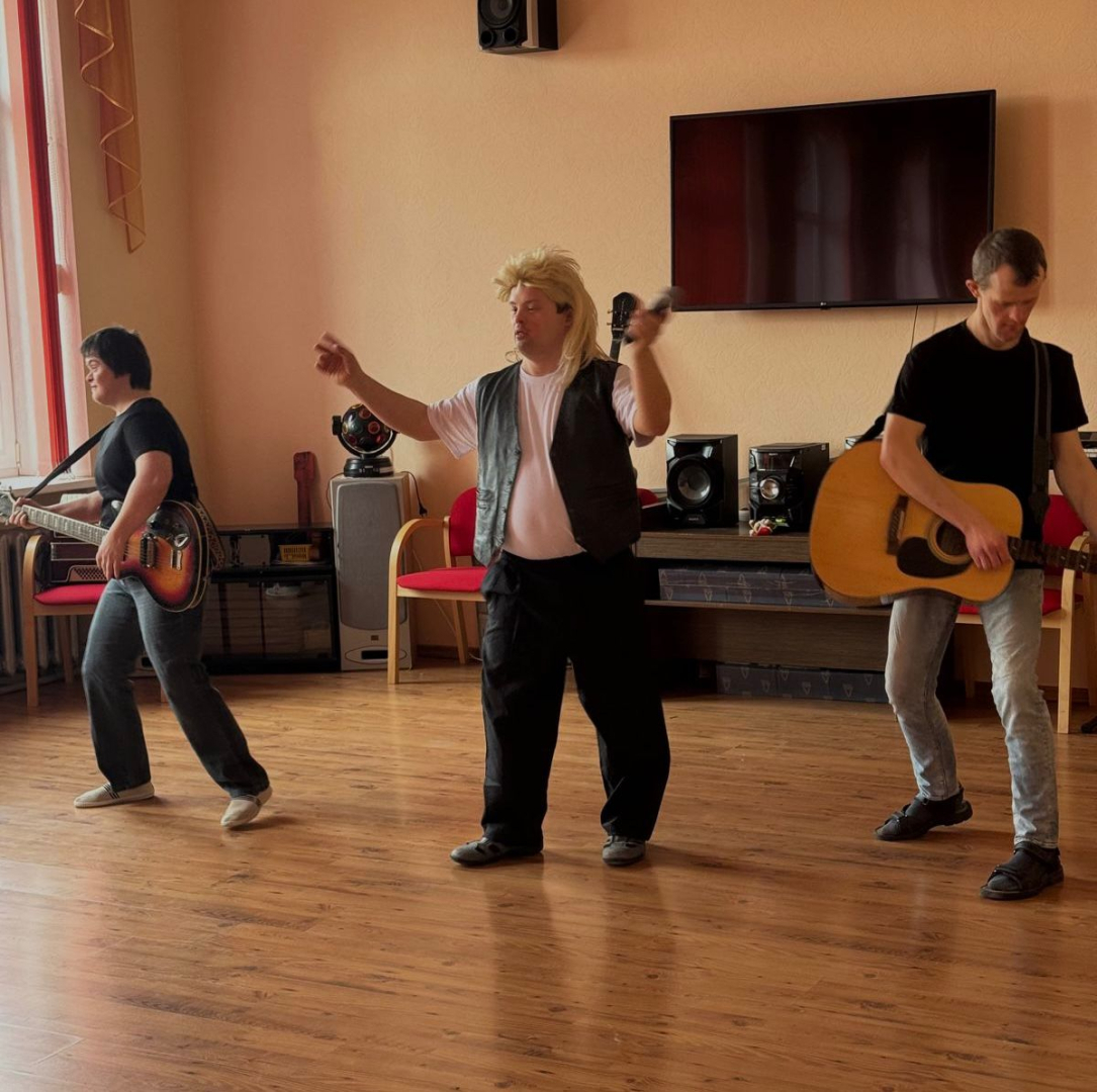 Kad zvaigznes tiekas: mūzika, radošums un prieks “Veģos”