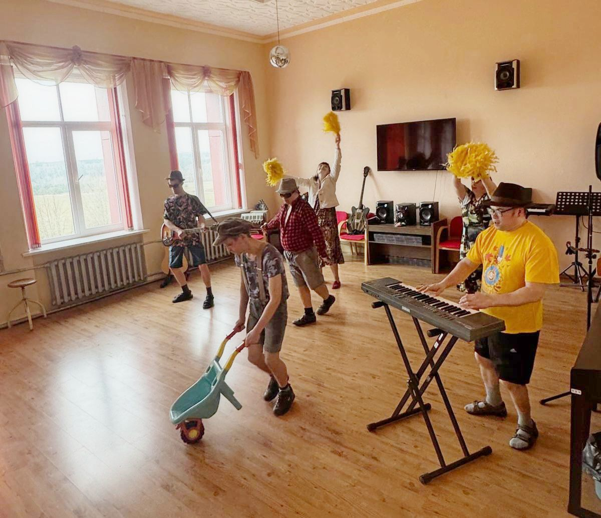 Kad zvaigznes tiekas: mūzika, radošums un prieks “Veģos”