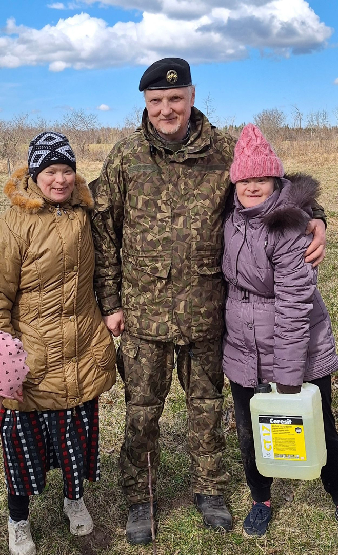 “Apstādīsim Latviju ar augļu kokiem” Veģos – kopā stādīts nākotnes prieks