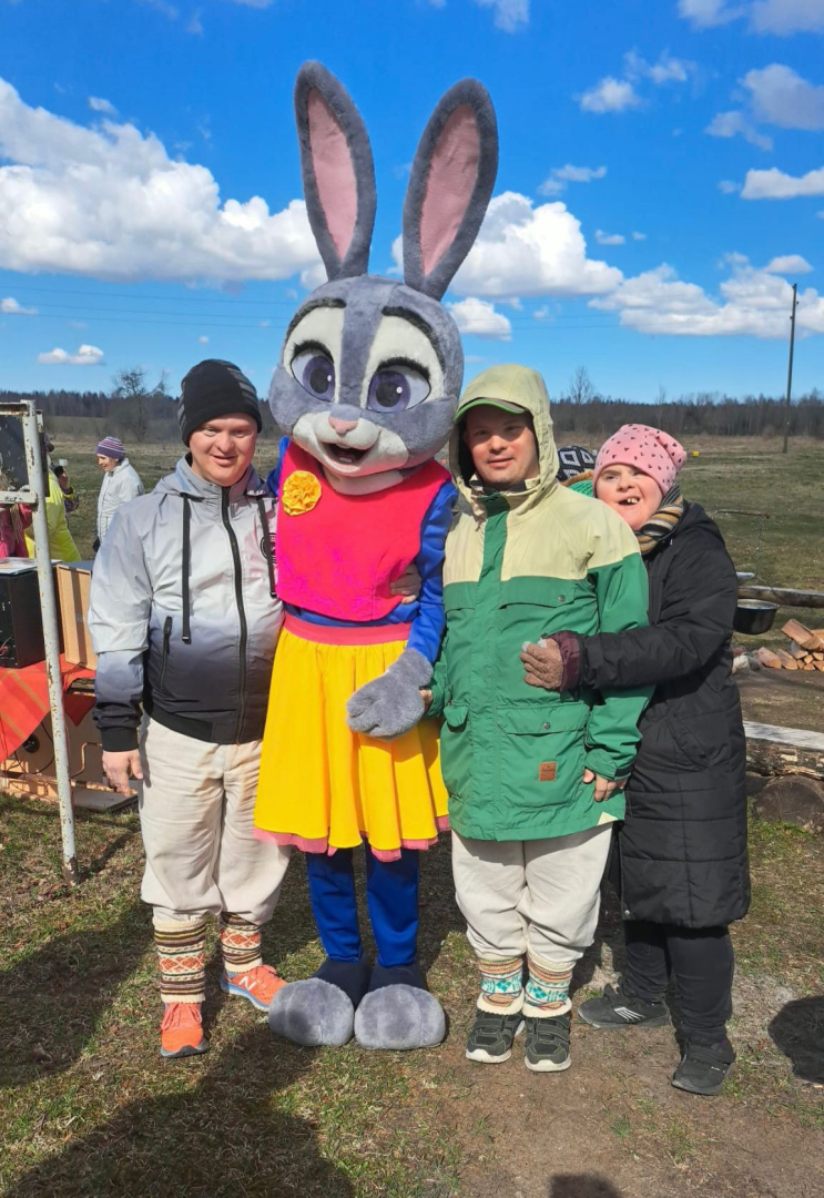 “Apstādīsim Latviju ar augļu kokiem” Veģos – kopā stādīts nākotnes prieks