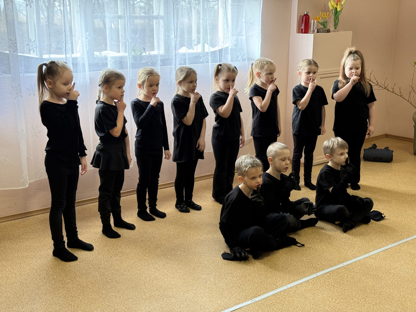 Sirsnīgs Lieldienu prieks “Aizvīķos” – bērnu priekšnesums ienes pavasara siltumu