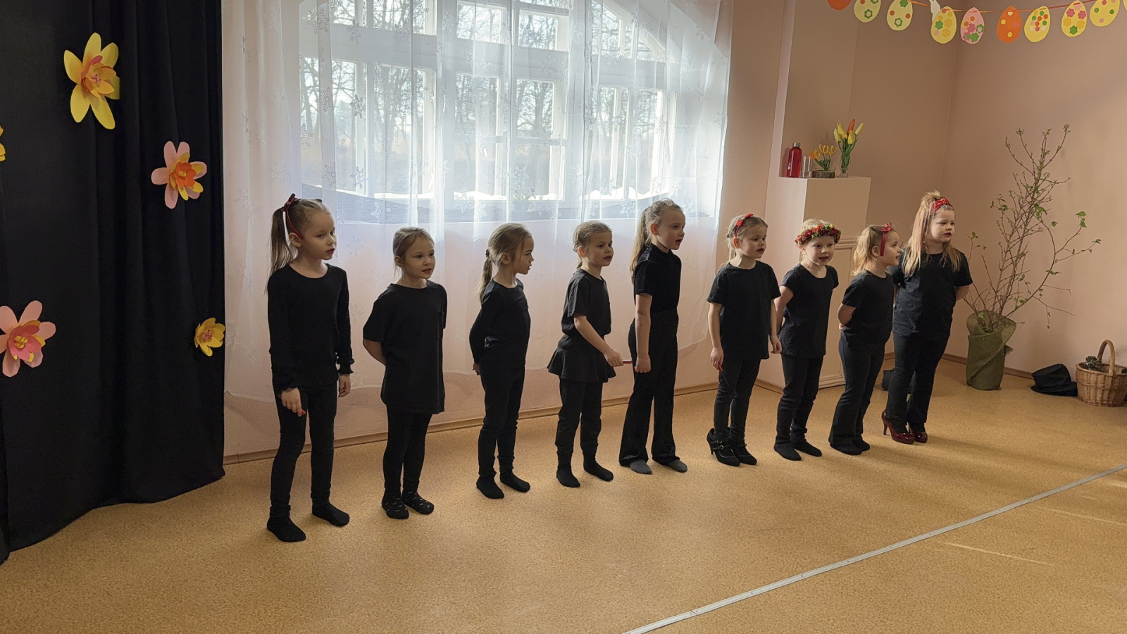 Sirsnīgs Lieldienu prieks “Aizvīķos” – bērnu priekšnesums ienes pavasara siltumu