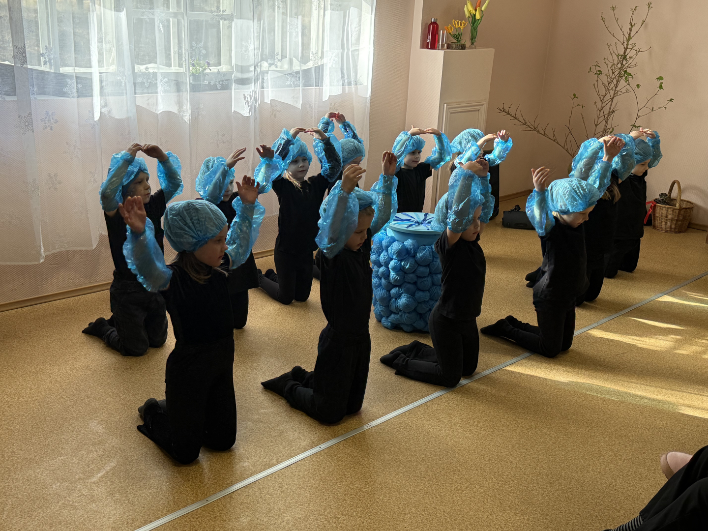 Sirsnīgs Lieldienu prieks “Aizvīķos” – bērnu priekšnesums ienes pavasara siltumu