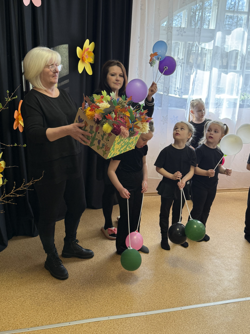 Sirsnīgs Lieldienu prieks “Aizvīķos” – bērnu priekšnesums ienes pavasara siltumu