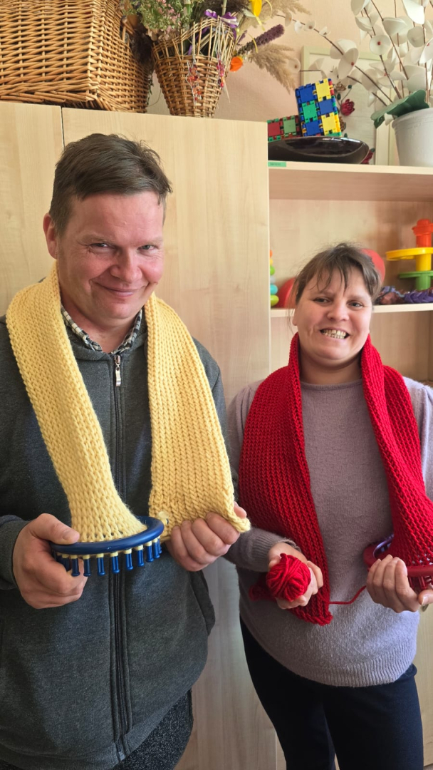 Mācamies adīt un tapot