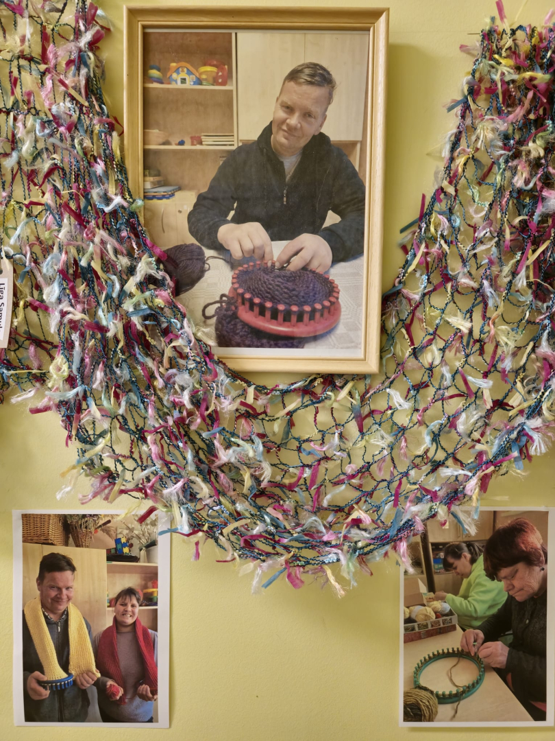 Mācamies adīt un tapot