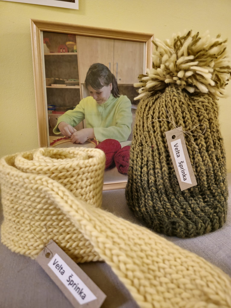 Mācamies adīt un tapot