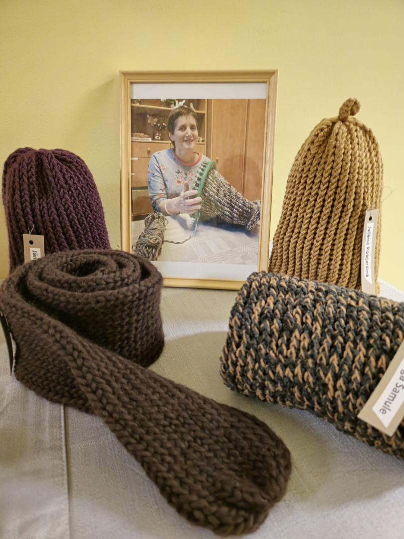 Mācamies adīt un tapot