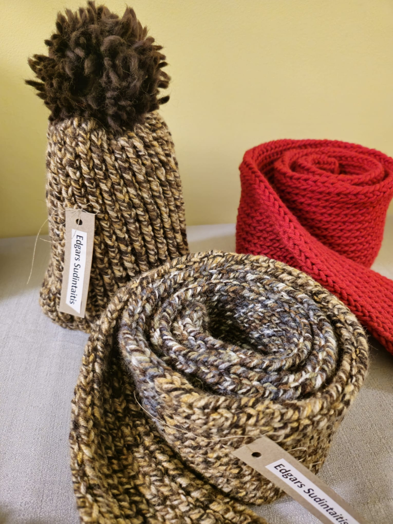 Mācamies adīt un tapot