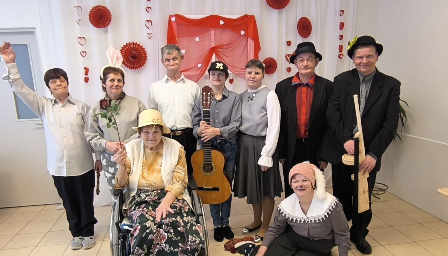 Pavasari ieskandinot – “Gudenieku” filiālē dziesmas, dejas un sirsnīgi smaidi