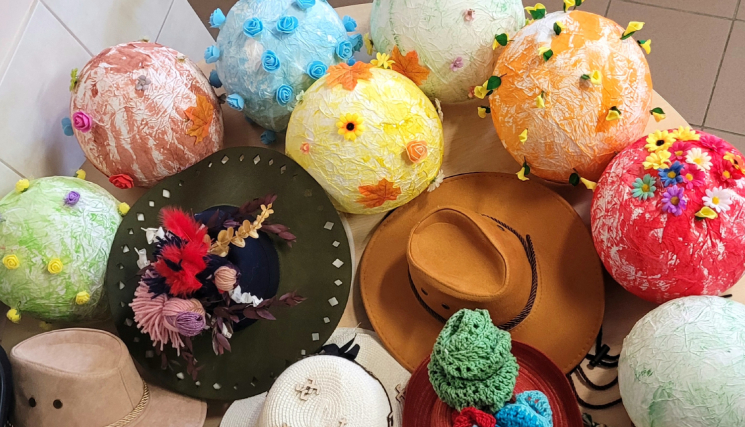 Krāsainā “Cepuru balle” Aizvīķos – radošums, prieks un kopā būšana