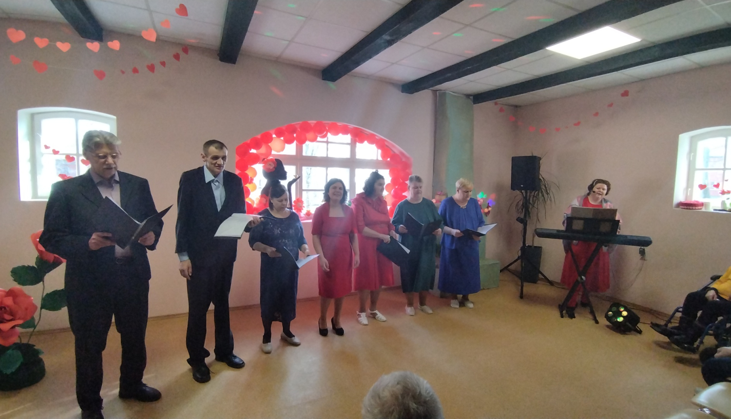 Ak, sievietes, dievietes