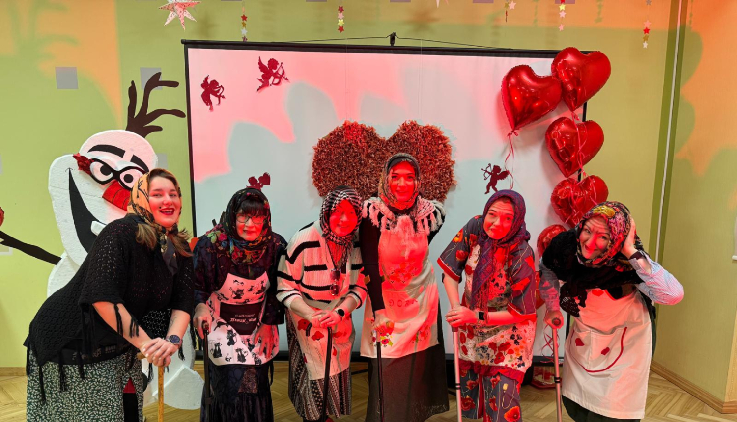 Ar varenu vērienu un ovācijām filiālē “Liepāja” norisinājās netradicionālā modes skate un popiela vienā šovā “Modes un Mīlas hits”.