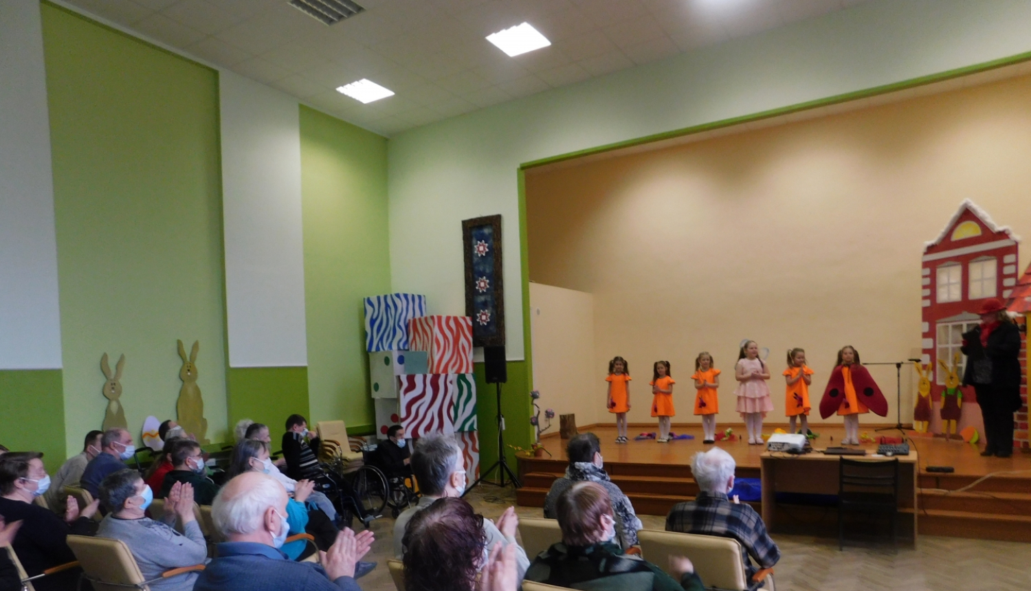 Ļaujiet pavasarim dzīvot jūsu sirdī neatkarīgi no tā, kas ir aiz loga!