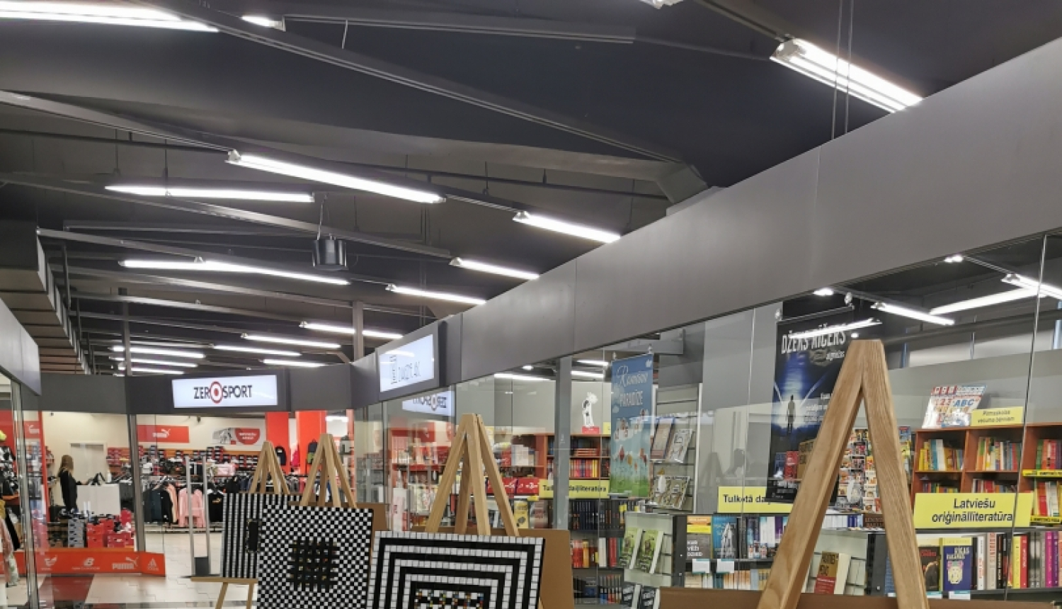 Atklāta filiāles “Liepāja” klientu mākslas darbu izstāde “Krāsu spēles”