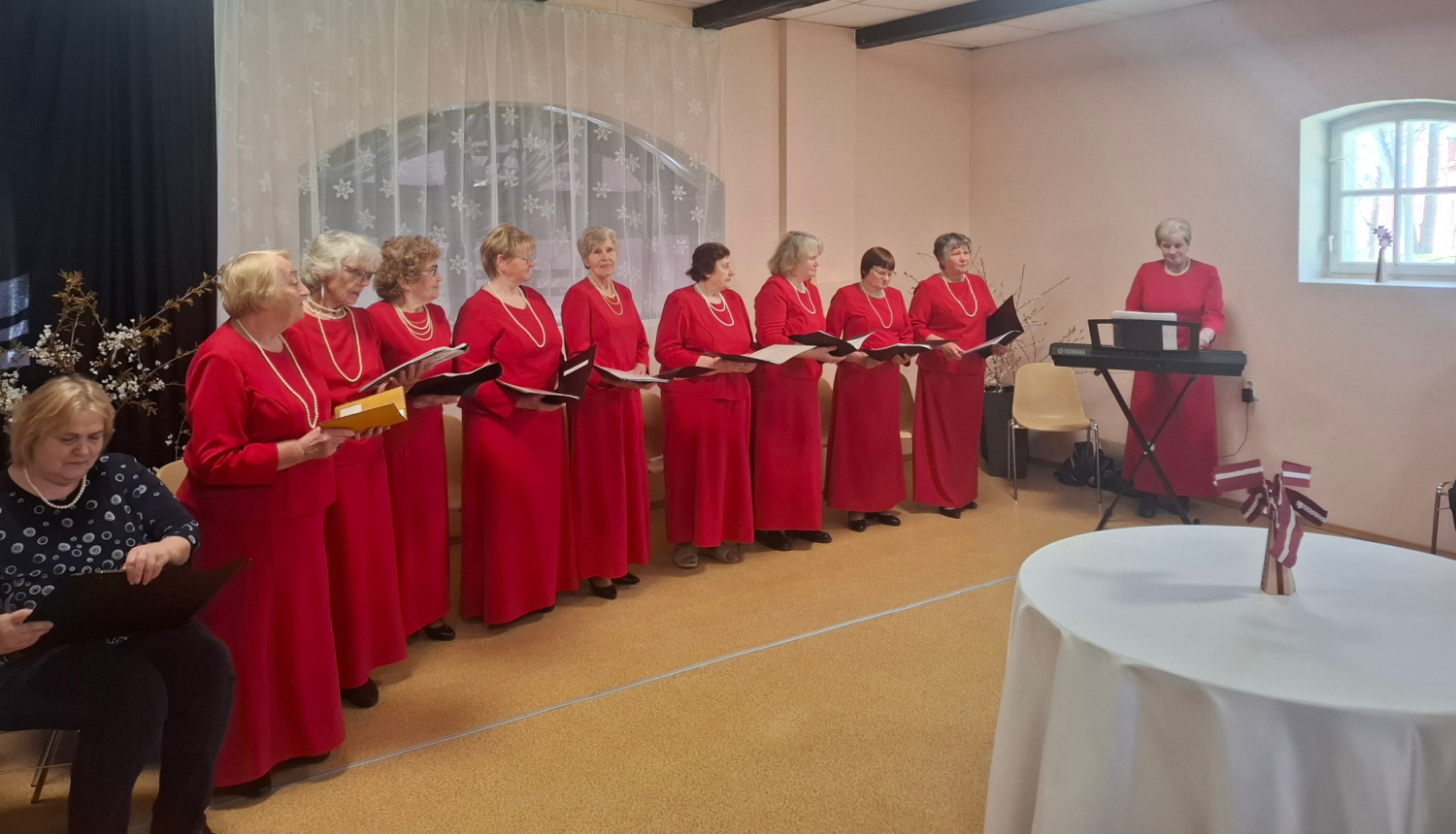 Baltā galdauta svētki “Aizvīķos” – kopības sajūta, tradīcijas un sirsnīgas dziesmas