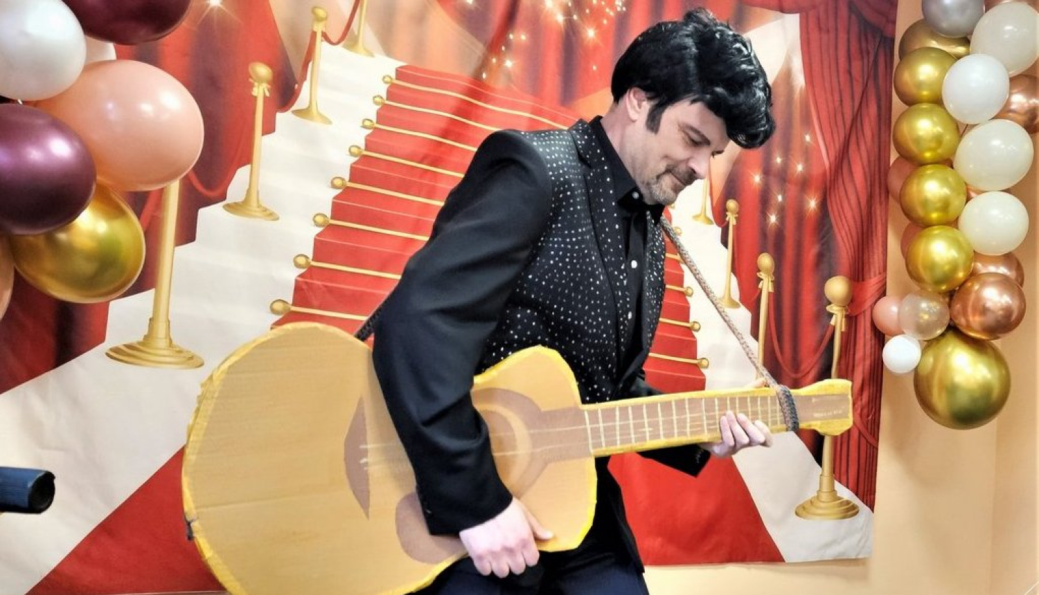 Popielas spožums Dundagā – no Turaidas roze līdz Elvis Presley un Intars Busulis “Bēbīšu maršam”