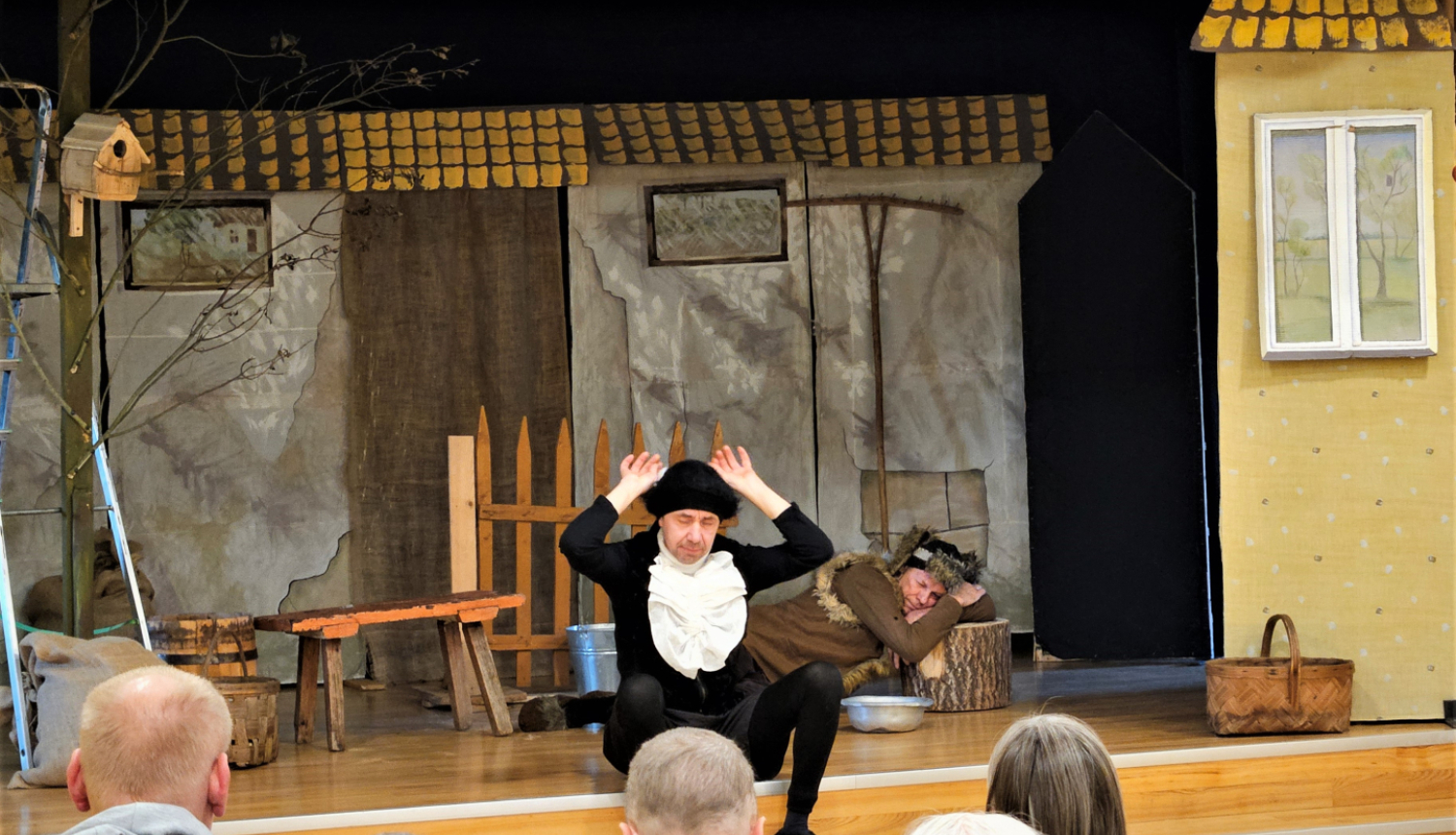 Apmeklējām Pūņu amatierteātri