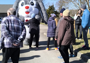 Lieldienu zaķa sagaidīšana “Gudeniekos” – rotaļas, šūpoles un prieka pilni mirkļi